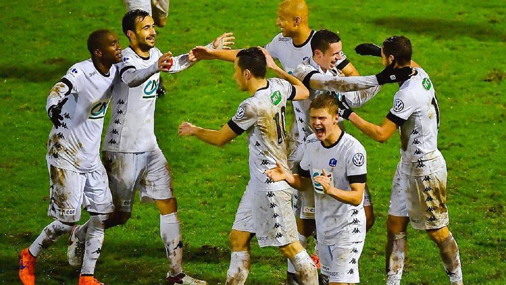 令比赛更添 令比赛更添