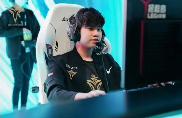 瞬息万变的 瞬息万变的